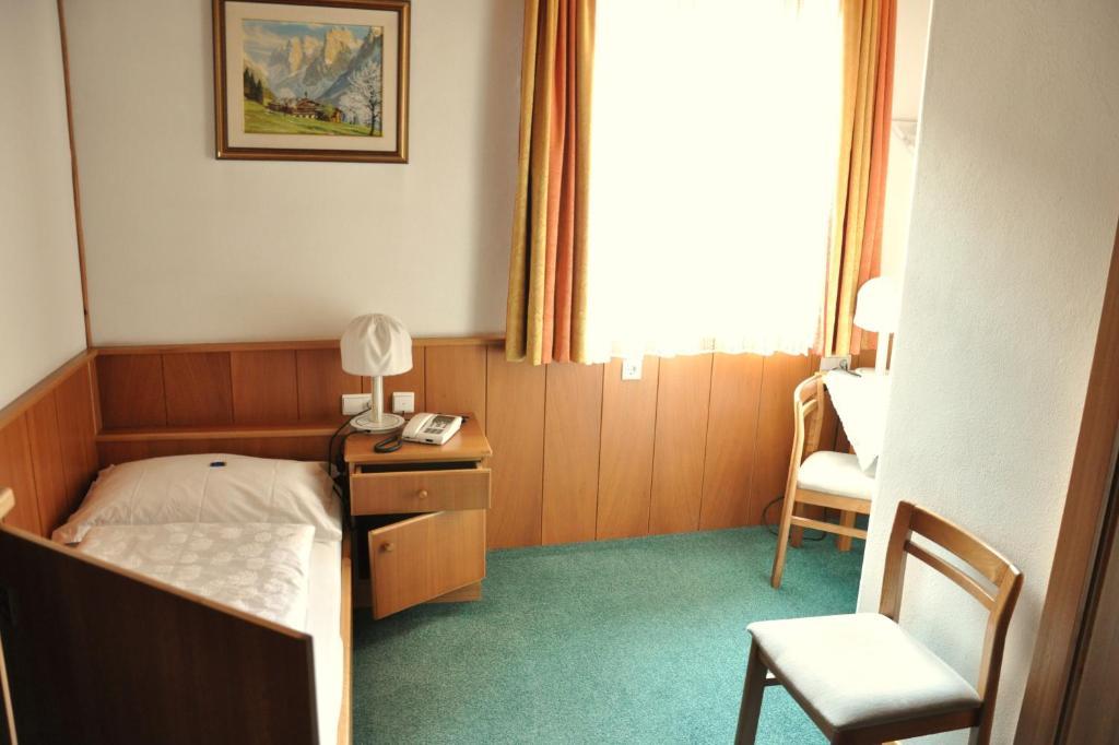 Hotel Grauer Baer Bressanone Oda fotoğraf